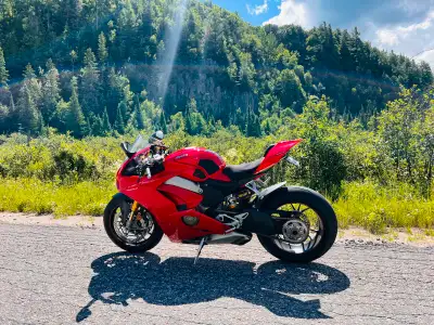 2019 Ducati Panigale V4S. Bike is in showroom condition never dropped or raced 15km. Service complet...