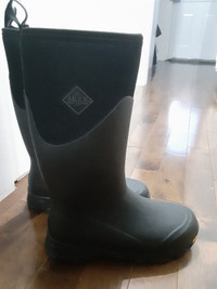 New Muck Boots size 10