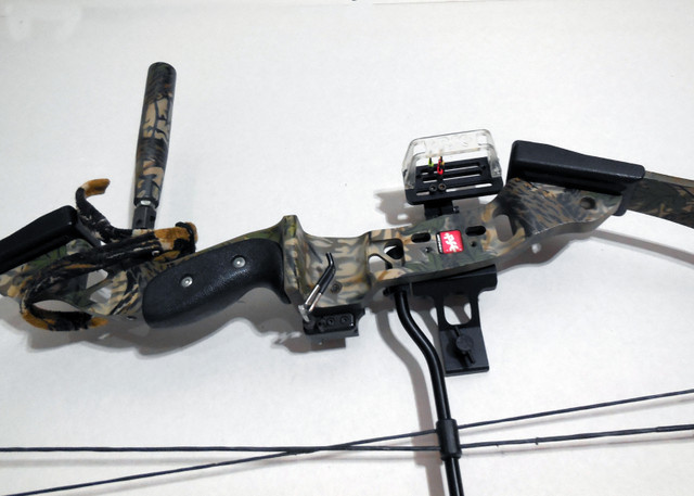 Chasse PSE Thunderbolt droitier dans Pêche, camping et plein Air  à Lanaudière - Image 3