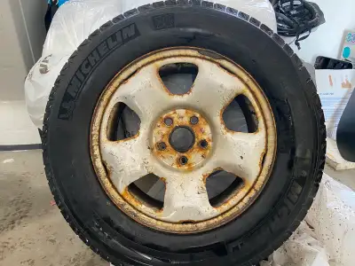 4 x Michelin X-Ice 245/65R17 TPMS functionality Mounted and balanced on painted steel rims in good c...