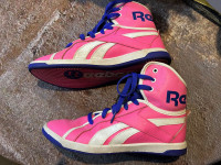 Reebok size 6 shoes (will fit larger)