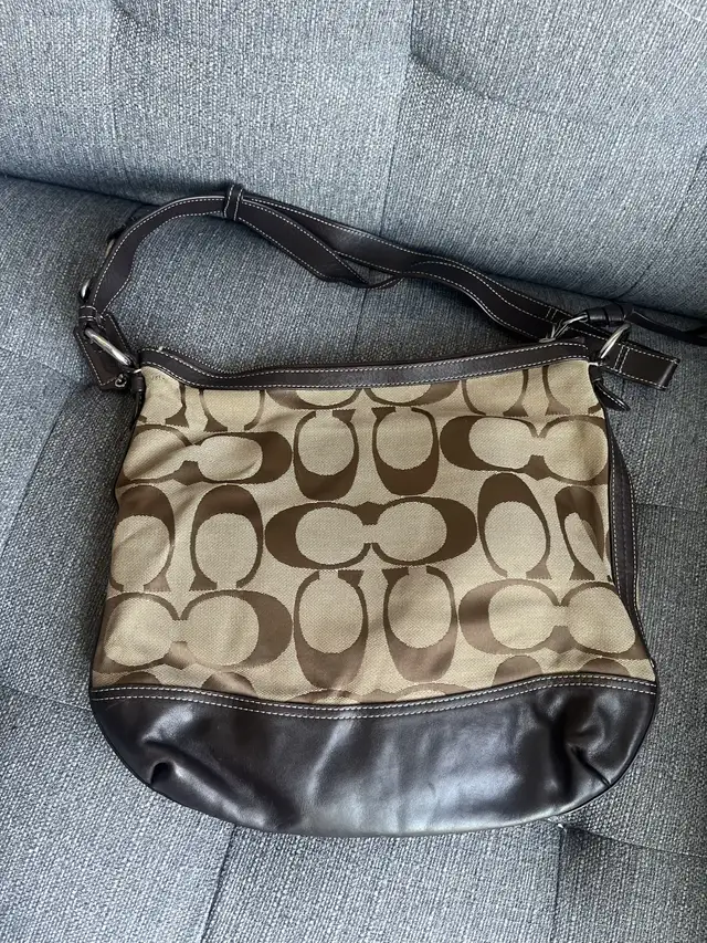 Coach Women's Vintage Brown Crossbody & shoulder Bag in Women's - Bags & Wallets in Mississauga / Peel Region - Image 3