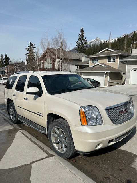 2011 GMC Yukon Denali For Sale in Cars & Trucks in Banff / Canmore