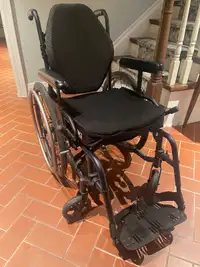 Wheelchair, Catalyst 4  with quick release axels