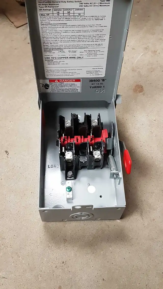 Siemens Enclosed Switch in Electrical in Kitchener / Waterloo - Image 3