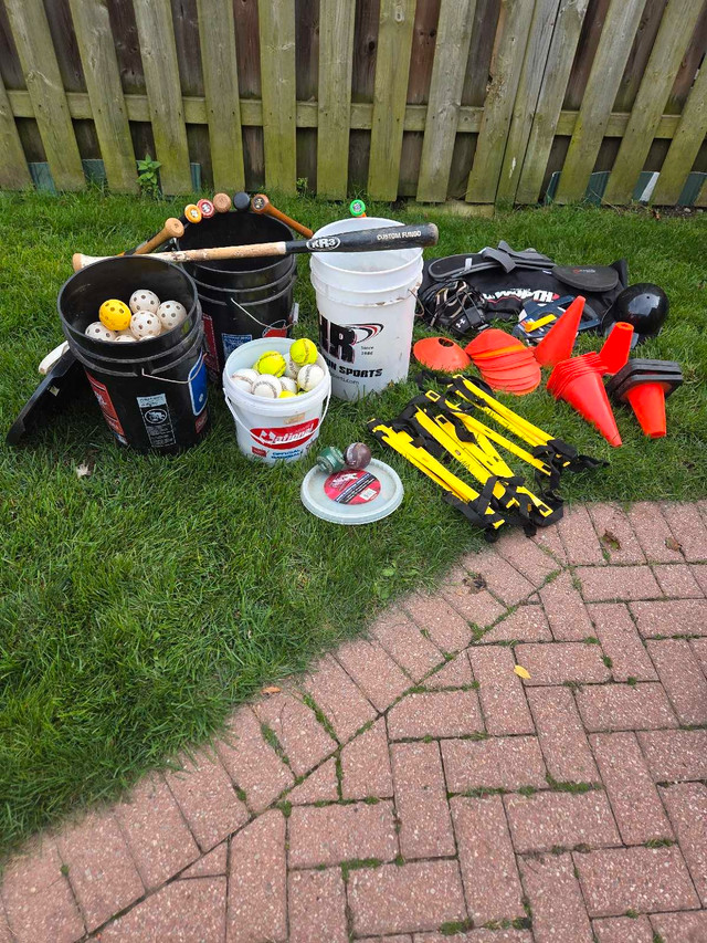 Youth baseball supplies (balls,bats,training gear) in Baseball & Softball in Oshawa / Durham Region