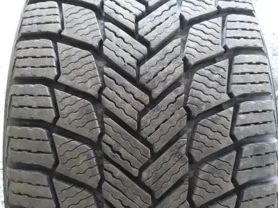 S.V.P. MERCI DE BIEN LIRE L'ANNONCE Ensemble de 4 pneus d'hiver Michelin X-ice Snow de grandeur 225/...