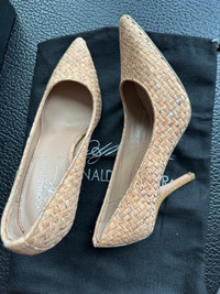 DONALD J PLINER HEELS size 7 1/2