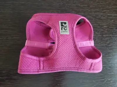 Size large RC Pets Step In Cirque harness. Please see photos for measurements. Item comes from a smo...
