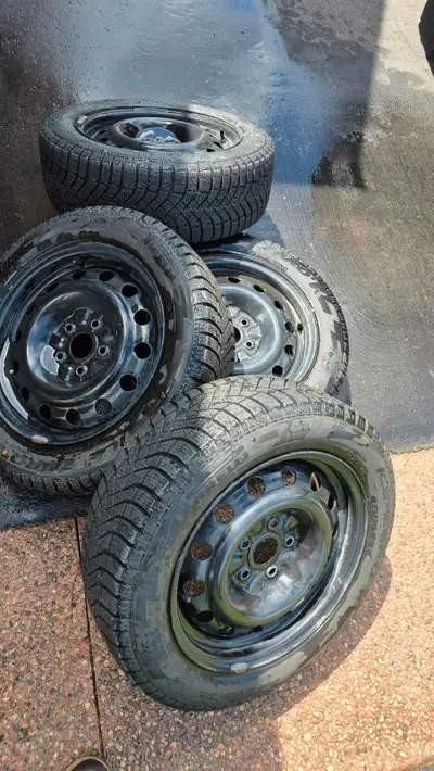 ❄️ Pirelli Ice Zero Winter Tires with Rims – Set of 4 – Excellent Condition ❄️ Selling a complete se...