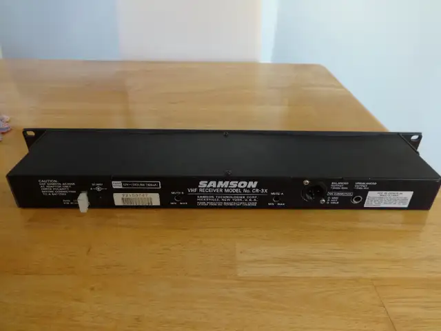 Samson Concert Series II CR-3X VHF Wireless Microphone receiver in Pro Audio & Recording Equipment in Markham / York Region - Image 6