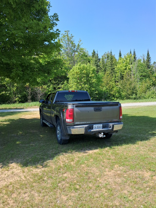 2013 GMC Sierra 1500 Ext. Cab 4 x 4 in Cars & Trucks in Sudbury - Image 4