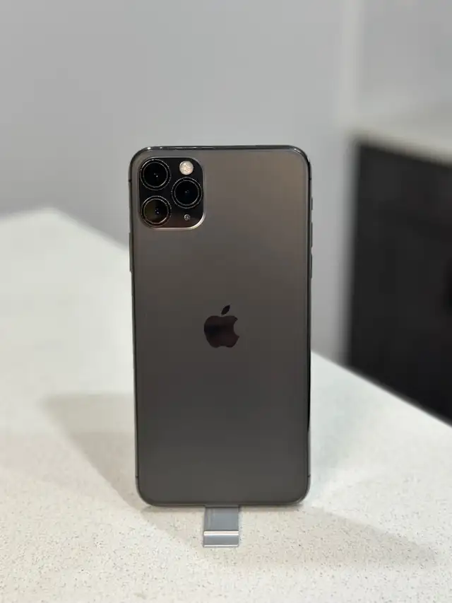 iPhone 11 Pro Max  in Cell Phones in Winnipeg - Image 2