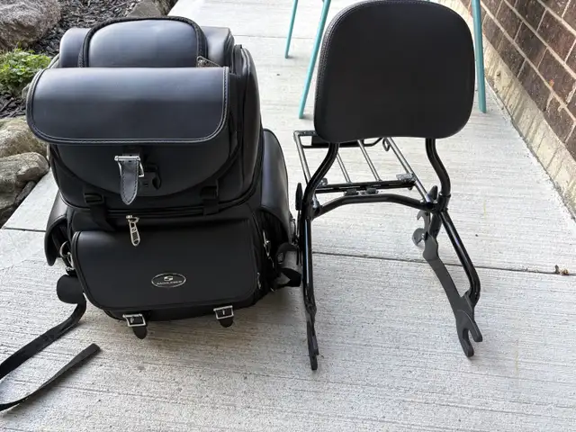  Indian Challenger backrest,cargo rack and Saddlemen bag in Motorcycle Parts & Accessories in Mississauga / Peel Region - Image 2