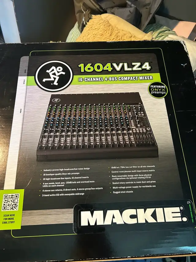 Mackie Compact Mixer in Pro Audio & Recording Equipment in Oakville / Halton Region - Image 2