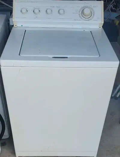 WHIRLPOOL TOP-LOAD WASHER Clean and working condition Ready to use Please message me if your interes...