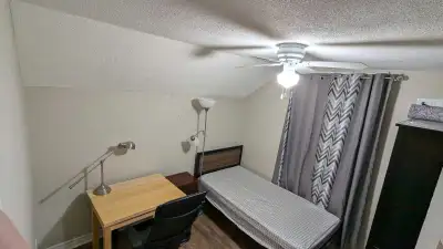 Furnished room available in a quiet house close to Lindsay downtown. All utilities and internet are...