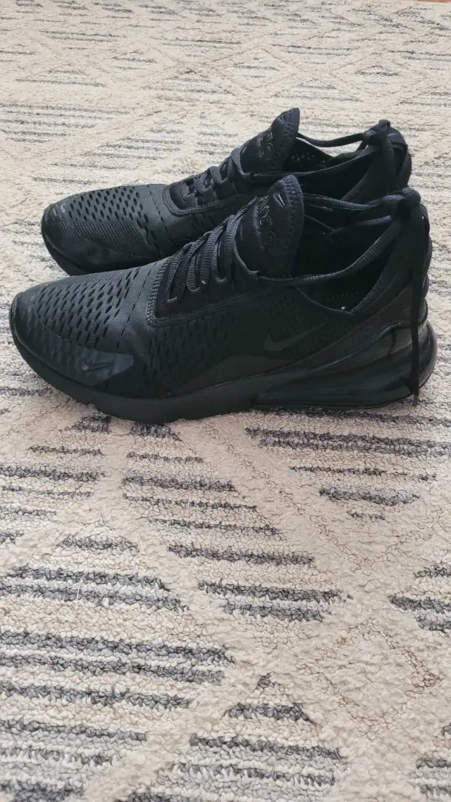 Black Nike Airmax 270 in Men's Shoes in Napanee - Image 2