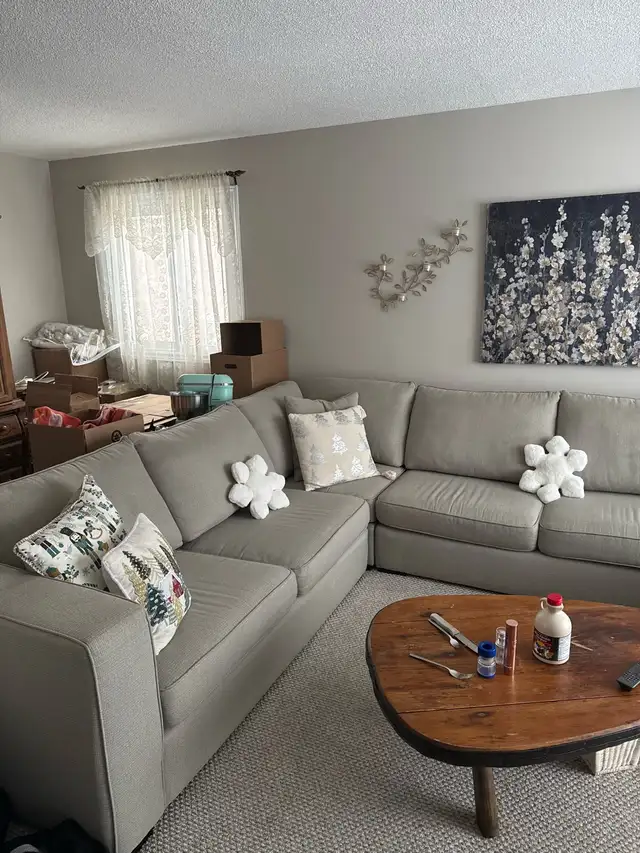sectional couch in Couches & Futons in Barrie - Image 2