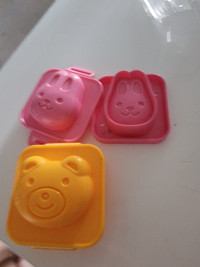2 pce egg mould  bear and rabbit