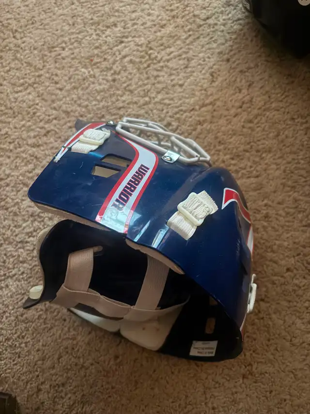 Kids play/ball hockey helmet in Hockey in Guelph - Image 4