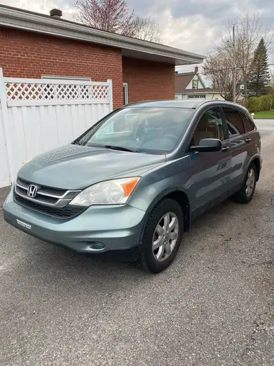 Je vends mon Honda CR-V 2011 un VUS fiable et spacieux, parfait pour les familles ou les aventuriers...