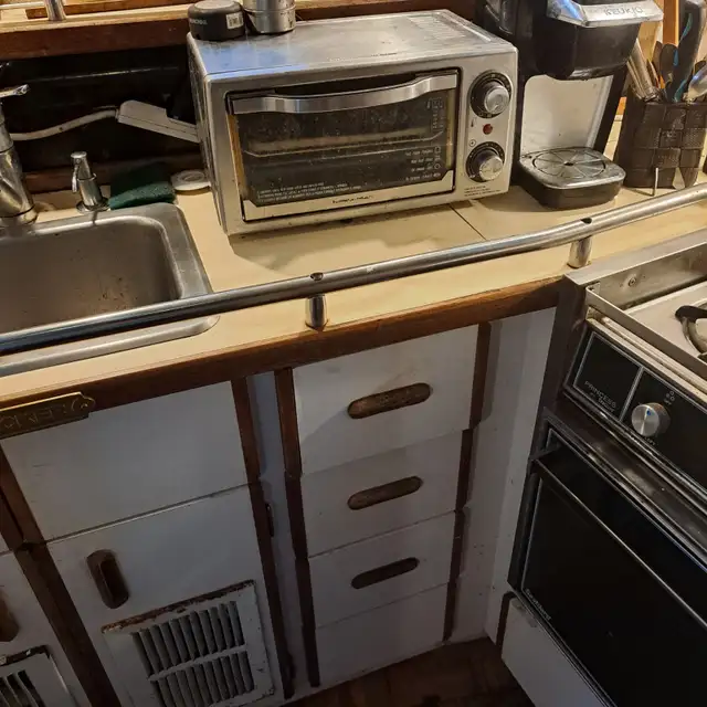 Carver 3207 Motor Yacht say goodbye to the woods in Powerboats & Motorboats in Bridgewater - Image 7