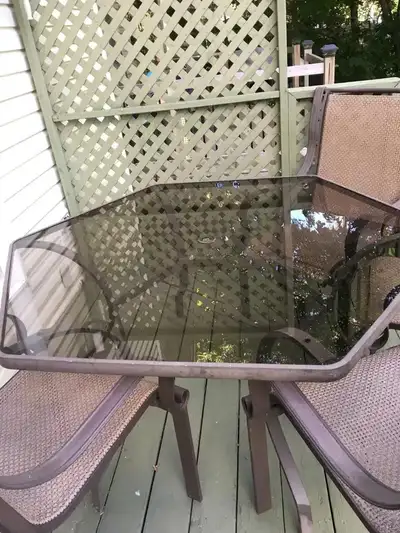 Patio hectagonal table and 4 chairs. Chairs are made of aluminum so very lightweight. Can stay out i...
