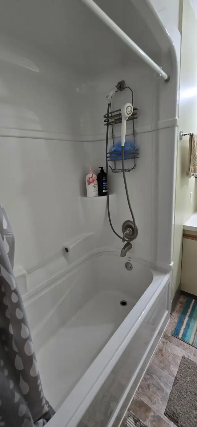 Downtown 1 BR furnished, utilities incl. Near Black st stairs in Long Term Rentals in Whitehorse - Image 9
