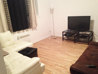 Très beau logement 4 ½ à louer. Rénové et incluant Laveuse -Sécheuse superposables ! Loyer : 1450$/m...