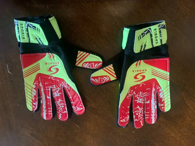 Soccer Goalie Gloves in Soccer in Owen Sound - Image 4