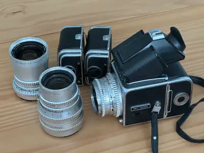 Hasselblad 500c with 80, 50, 150 lenses, two 120 film holders, and one 220 film holder. The exterior...