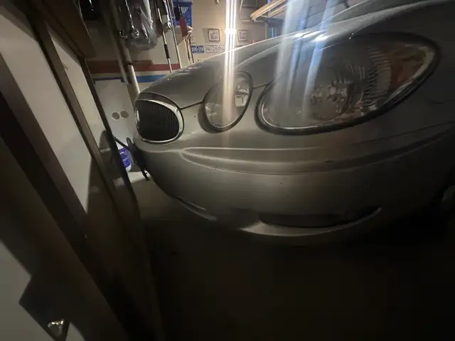 2005 Buick Allure - Battery is dead589628625933445121