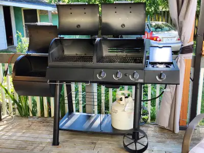 Oklahoma Joe's Smoker / BBQ, View more