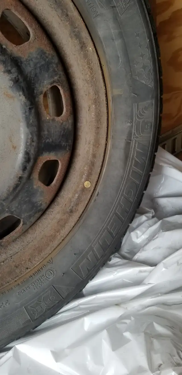 4 pneus d’hiver Michelin Latitude X-Ice 225/65R17 avec jantes et in Tires & Rims in Longueuil / South Shore - Image 4