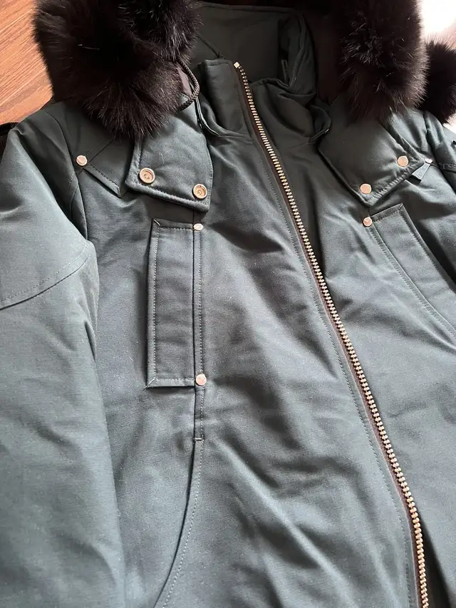 Moose knuckles UNISEX ORIGINAL BOMBER FUR large size in Kids & Youth in Oakville / Halton Region - Image 5
