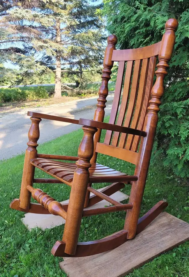 Wood Slat Rocking Chair in Chairs & Recliners in Winnipeg - Image 4