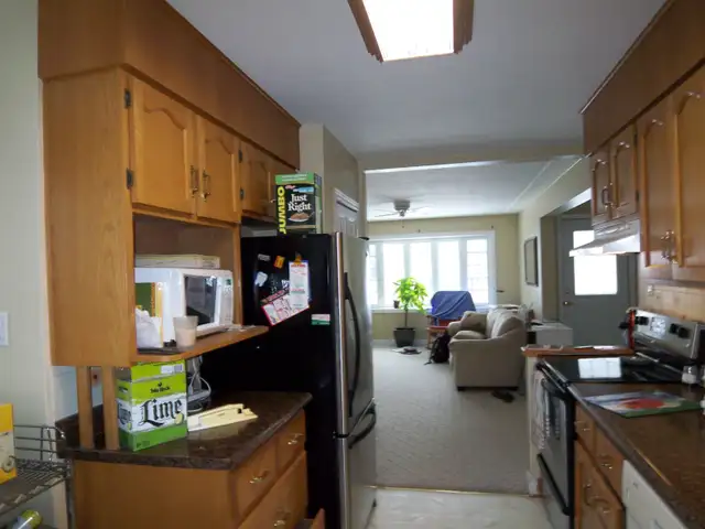 Off-Campus Student Housing Near WLU & UW in Long Term Rentals in Kitchener / Waterloo - Image 10