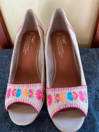 TOMS Wedge Heels- Embroidered