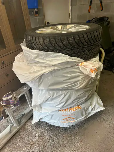 Tire Winter and Rim Toyota, Venza 2013, used 50,000 km, due to change of car.