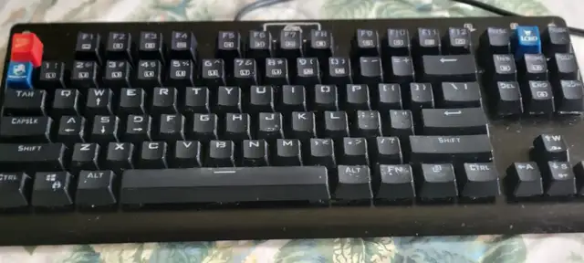 GAMING KEYBOARD LIKE NEW FOR SALE $30 in Mice, Keyboards & Webcams in Mississauga / Peel Region - Image 2