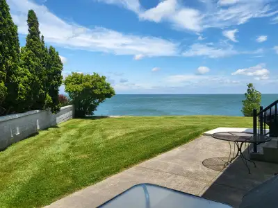 Stoney Creek - Large 2 Bedroom Main Floor Lakefront Home $2950
