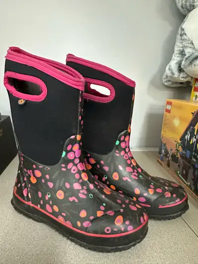 Bogs winter boots - size 2, View more