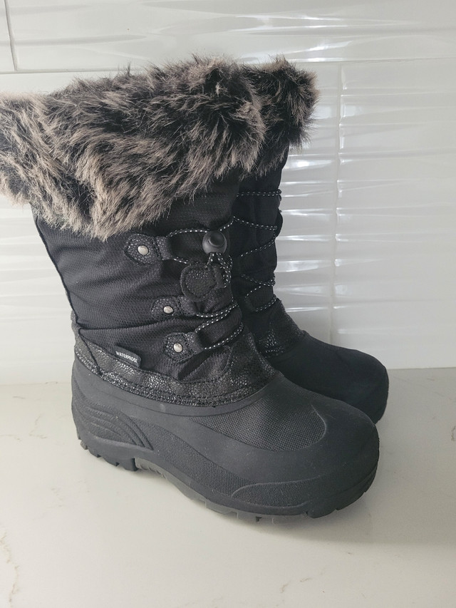 Winter boots size 4 dans Enfants et jeunesse  à Ville de Montréal