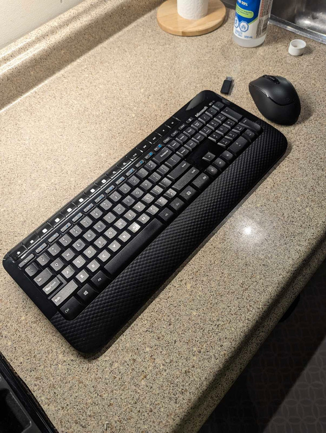 Microsoft Wireless Keyboard and Mouse Combo in Mice, Keyboards & Webcams in City of Toronto - Image 2