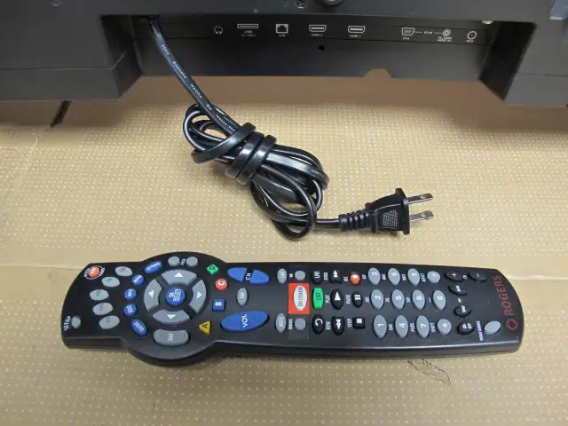 Exc. fully working "40 Westinghouse Smart TV 1080p FHD 3x HDMI in TVs in City of Toronto - Image 11