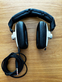 Bayer Dynamic DT100 Studio Headphones