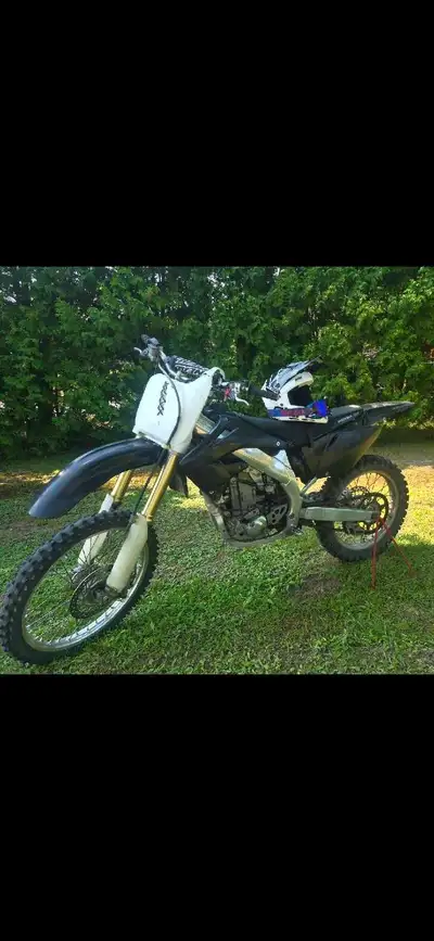 When going slow it sometimes likes to stall out but overall The bike runs well and usually starts fi...