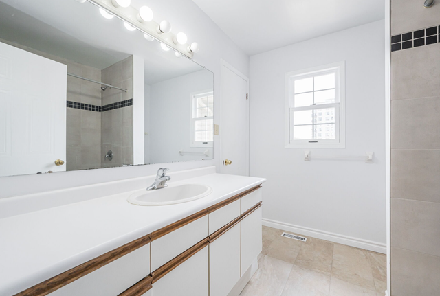 Room for rent (student sublet) May-August in Room Rentals & Roommates in Kitchener / Waterloo - Image 5