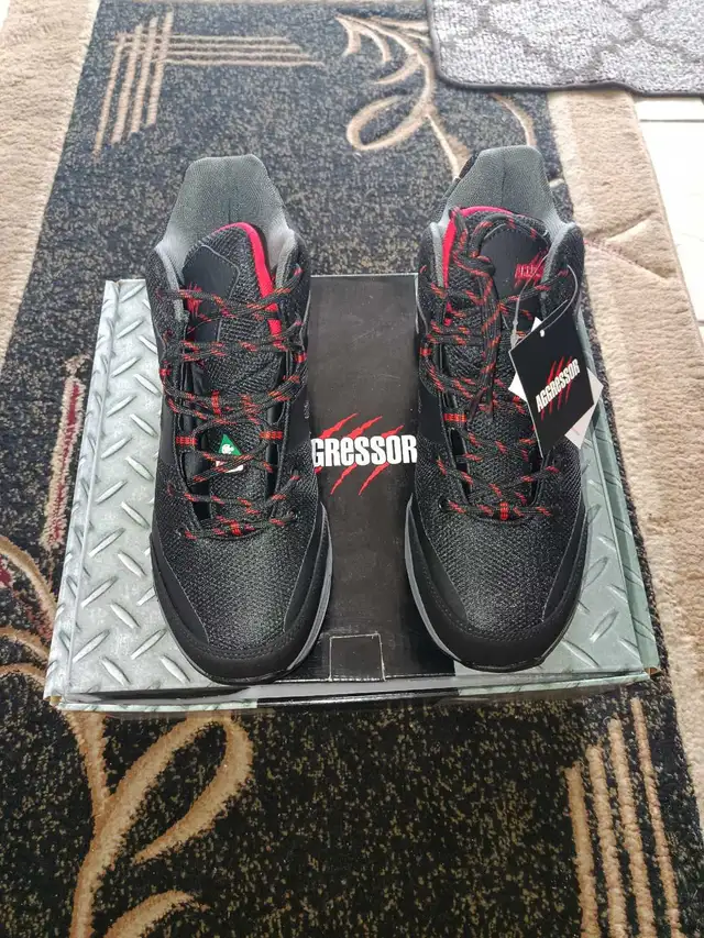 HIKER SHOES SIZE 9 in Men's Shoes in Oshawa / Durham Region - Image 2